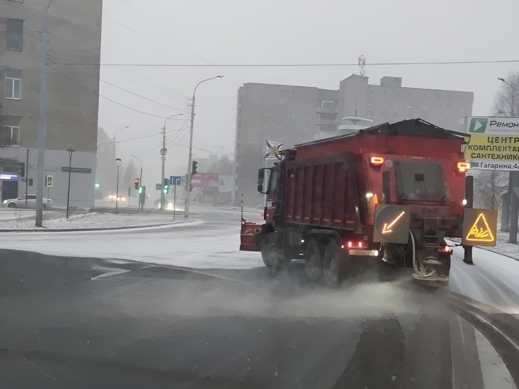 В Архангельске вернулись к зимнему содержанию дорог и тротуаров