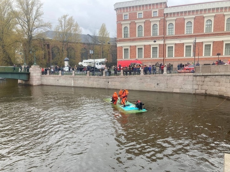 Задержан водитель упавшего в реку в Петербурге автобуса