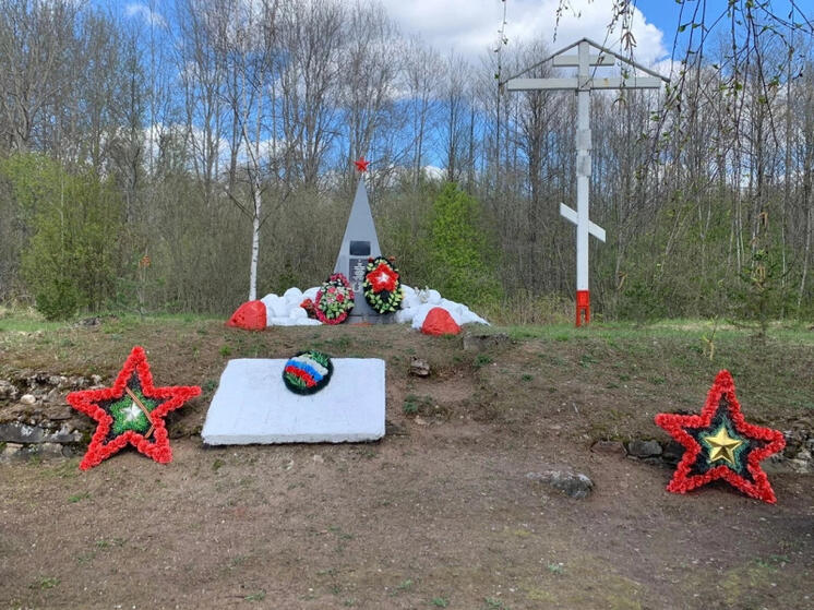 Новгородские полицейские благоустроили воинские захоронения