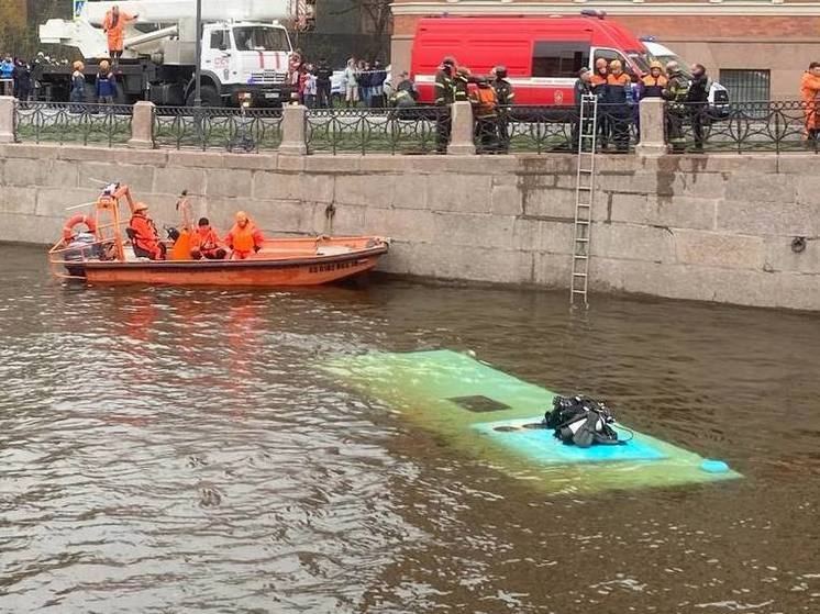 ДТП с упавшим в Мойку автобусом может стоить ООО «Такси» контракта со Смольным