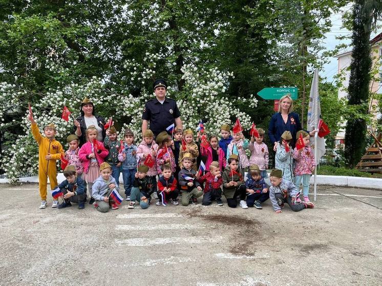 Сочинские госавтоинспекторы научили детсадовцев дорожной безопасности