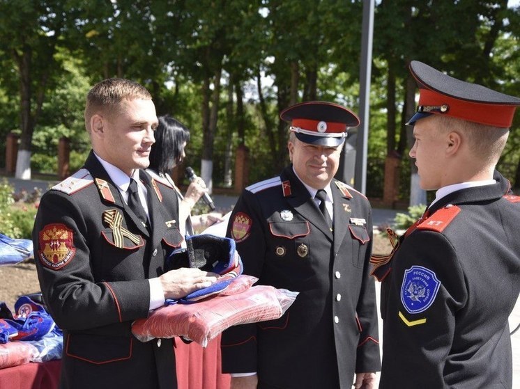 Фёдор Дурыманов передал кропоткинским кадетам комплекты спортивной экипировки