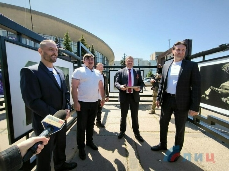 Братья Запашные приняли участие в открытии выставки в Луганске