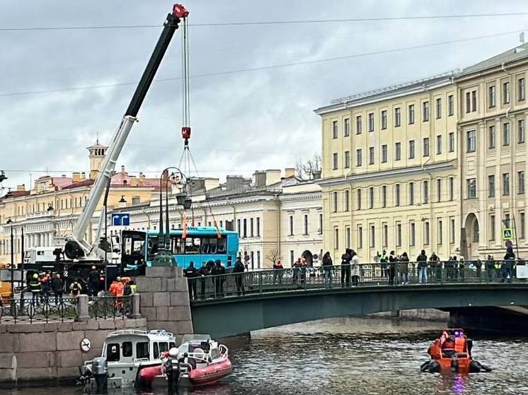 Владельцы упавшего в Мойку автобуса заявили о соблюдении водителем режима труда и отдыха