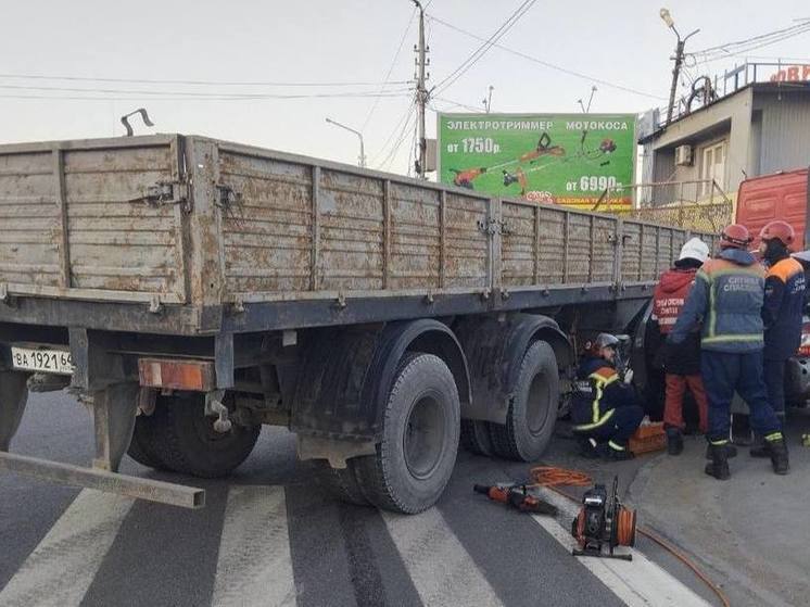 В Заводском районе столкнулись легковушка и тягач