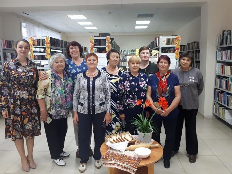 Коллектив сельской библиотеки «Березняки» празднует 75-летний юбилей