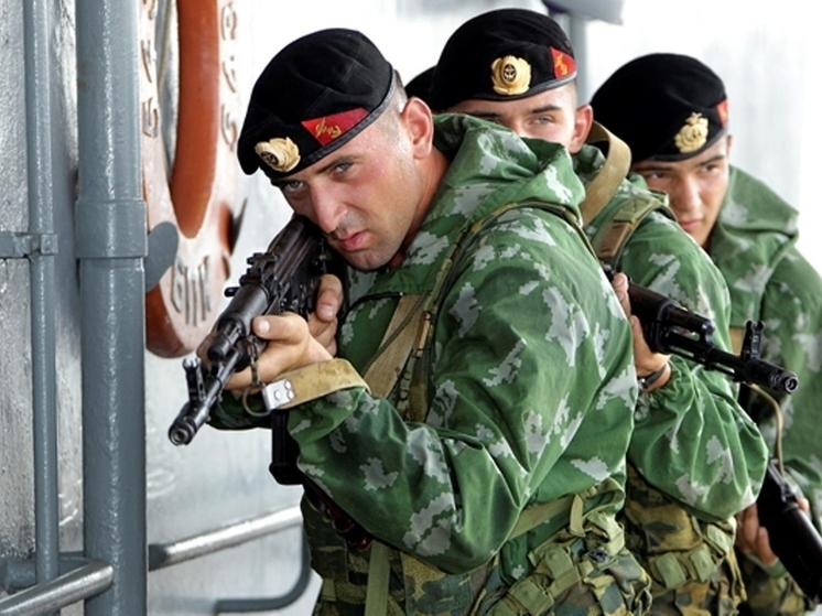 Морская пехота Северного флота группировки войск «Днепр» продолжает активную подготовку и отработку важных тактических маневров