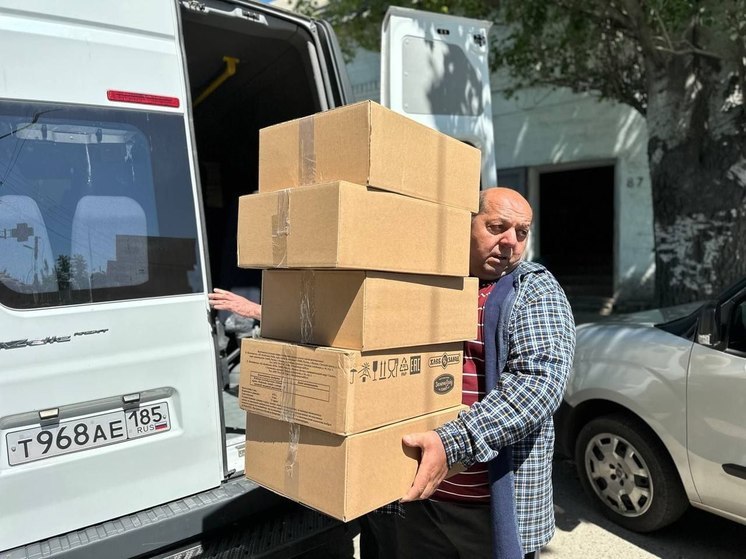 Жителям Васильевского района Запорожья привезли пасхальные куличи из Москвы
