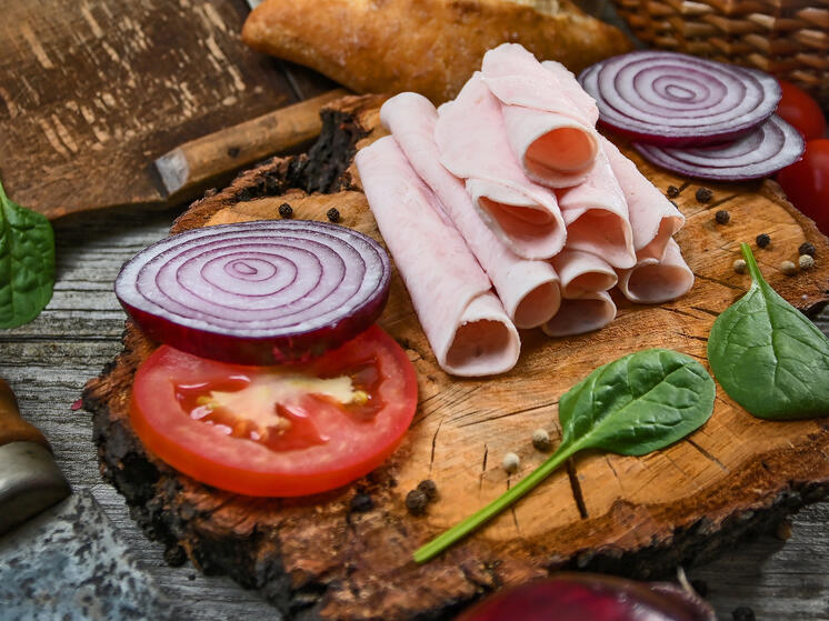Диетолог Иванова рассказала, кому нельзя есть сало