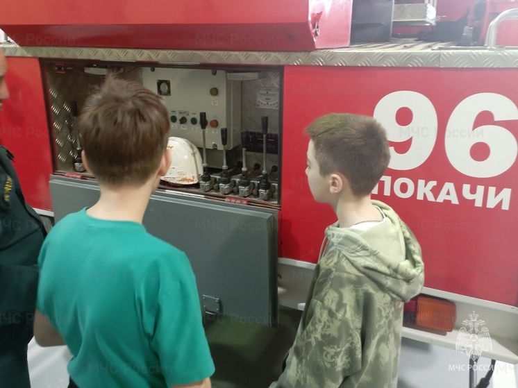Школьники из Покачей познакомились с профессией пожарных