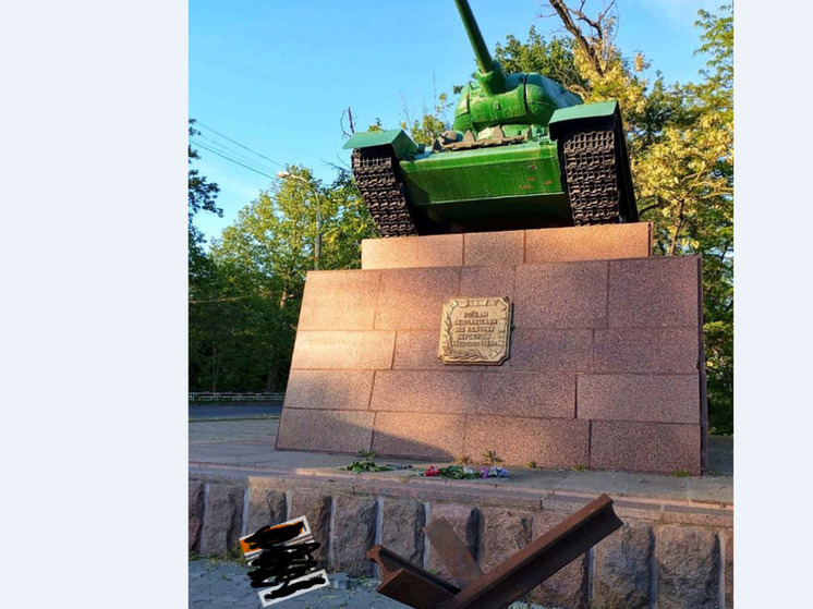 Вход в херсонский Парк Славы преградили противотанковыми ежами