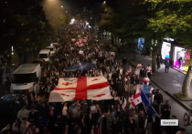 В грузинской столице сегодня снова проходят масштабные протесты, организованные гражданскими активистами и неправительственными организациями. 