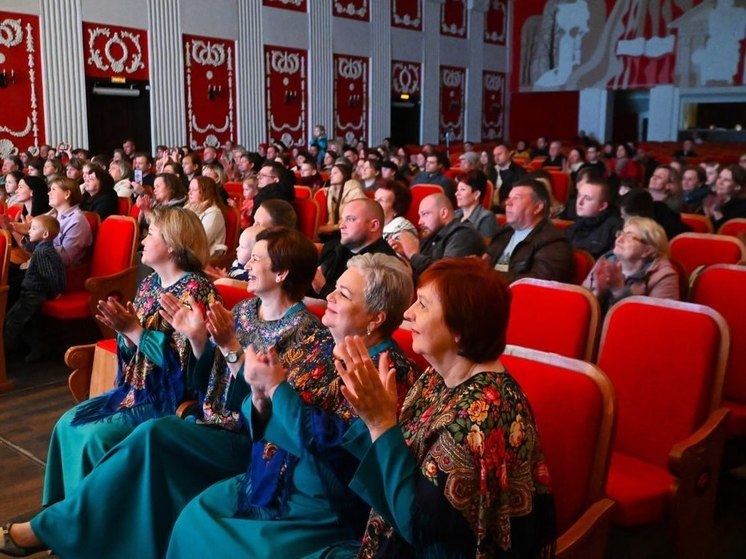 Музыкальная палитра центра «Русич»: отчетный концерт и праздничный хоровой вечер