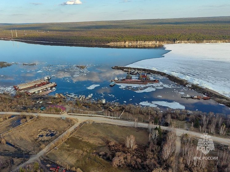 На реке Лене началась активная фаза ледохода