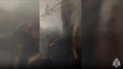 Ночной пожар на краболове в Приморье