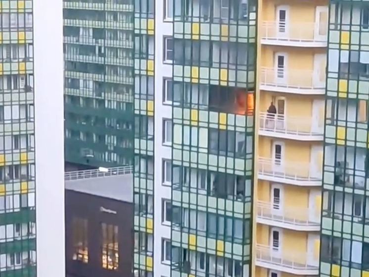 В Мурино горела квартира: эвакуировали 30 жильцов из дома