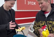 Популярный российский певец SHAMAN встретился с 17-летним поклонником, который мыл машины для покупки билета на его концерт