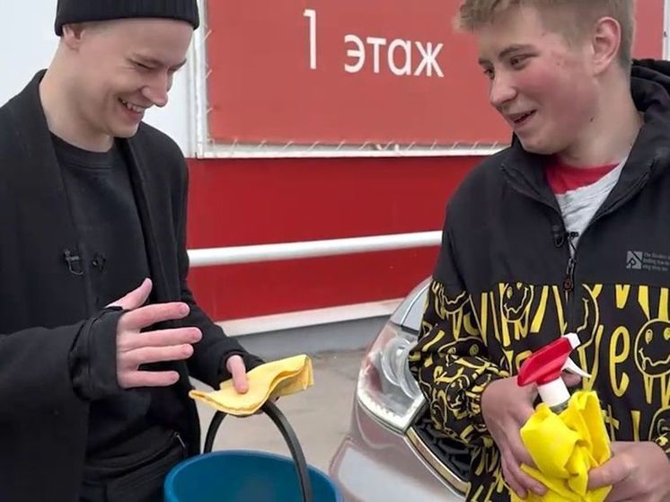 Популярный российский певец SHAMAN встретился с 17-летним поклонником, который мыл машины для покупки билета на его концерт