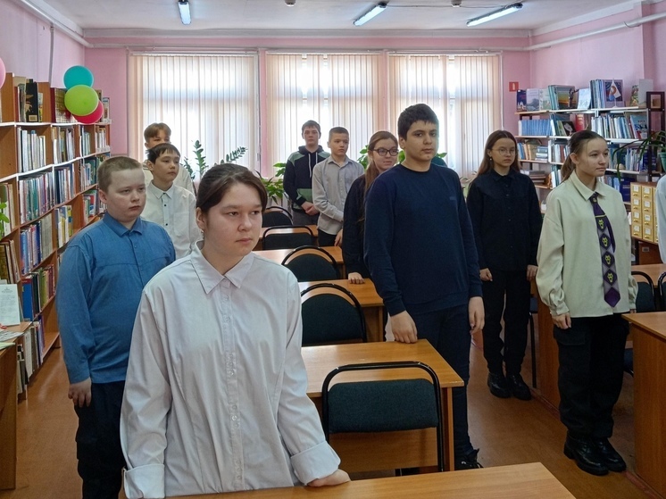 В поселке Искателей провели час «Нержавеющая память о войне»