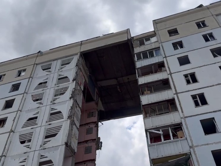 Губернатор Белгородской области Вячеслав Гладков сообщил о гибели двух человек при взрыве и обрушении части 10-этажного дома в Белгороде