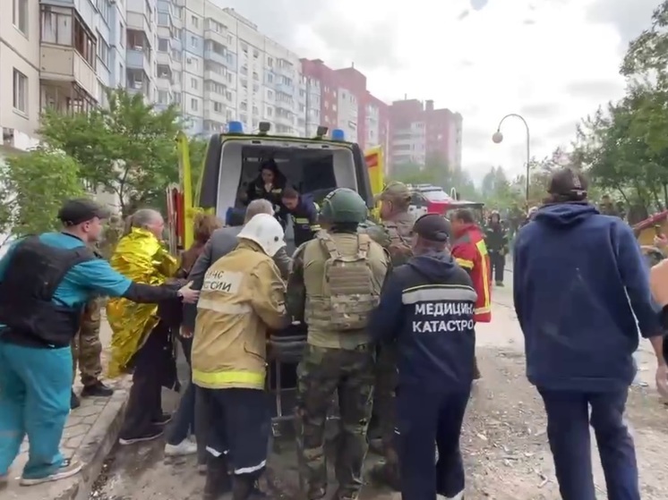 «Из-под завалов достали мужчину»: Гладков сообщил новую информацию об обстреле Белгорода