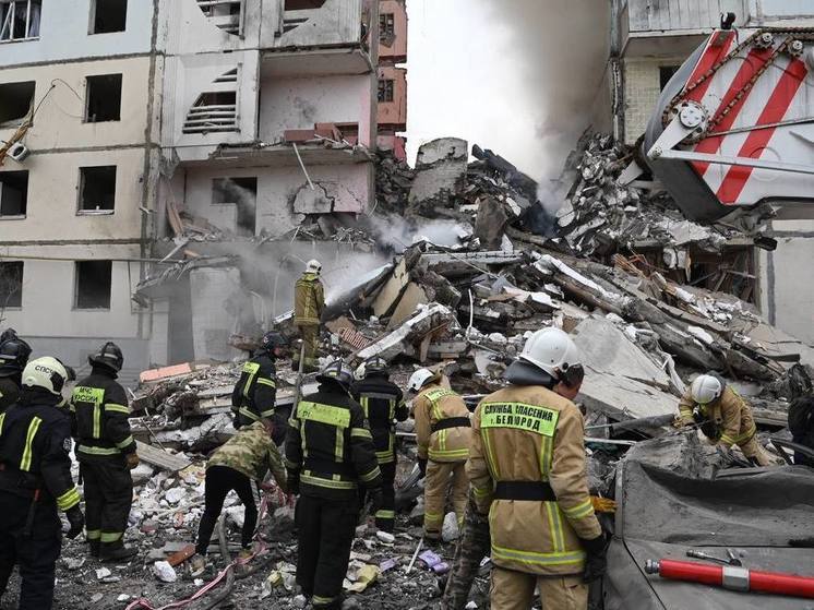 МЧС России: из-под завалов в Белгороде извлечены тела пятерых человек