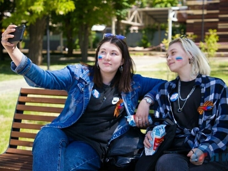 Молодежь ЛНР приняла участие в патриотической акции