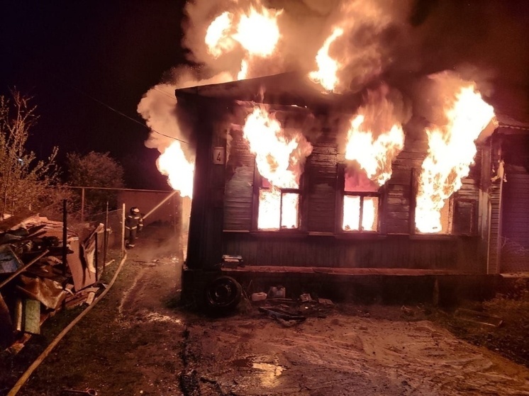 Во Владимирской области сгорели два жилых дома практически дотла