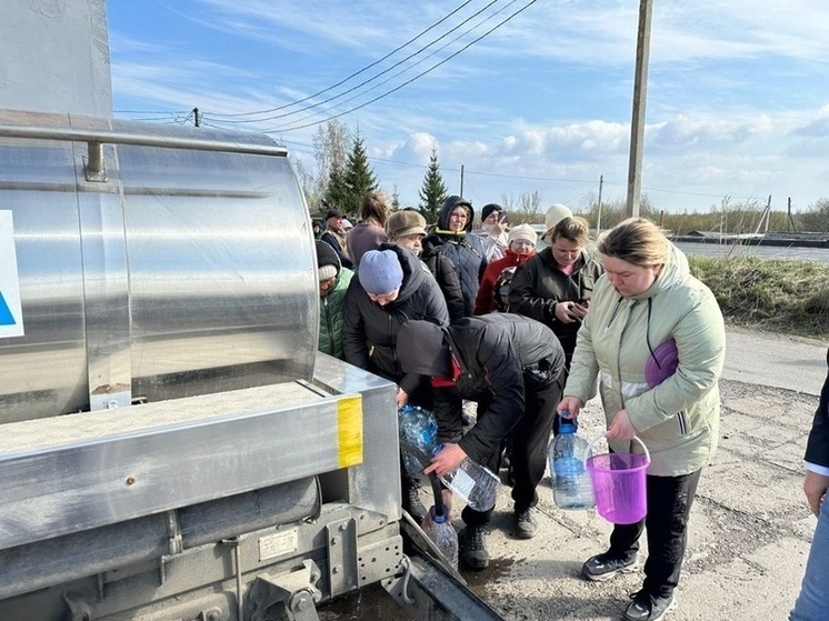 Жители Белозерска остались без воды из-за шторма на озере