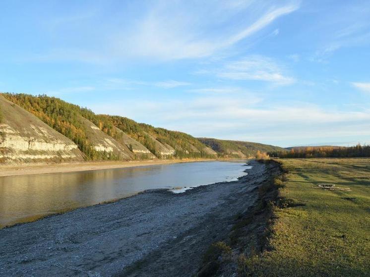 На территории Ленских столбов Якутии временно запрещено движение по реке Буотама