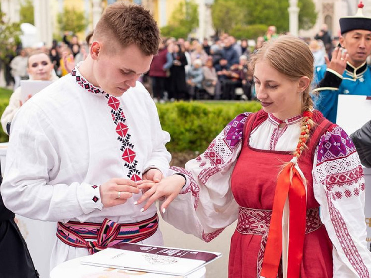 Молодожены из Алтайского края попали в Книгу рекордов России