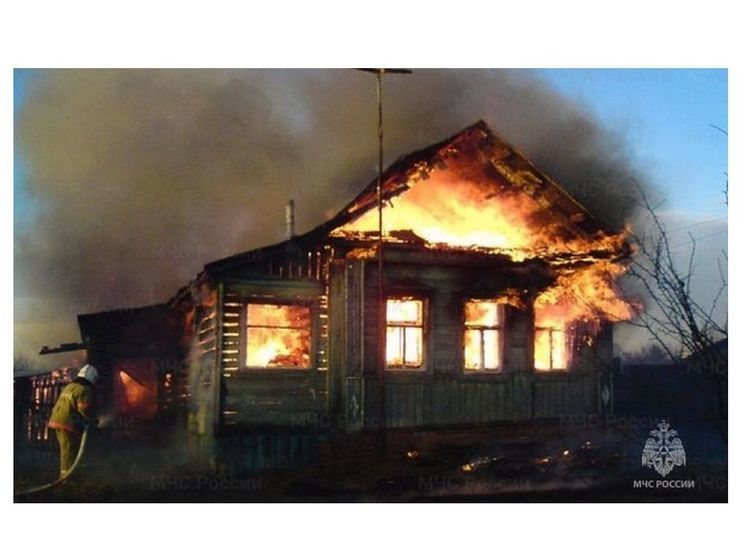 В Смоленске в СНТ «Текстильщик» пожар уничтожил жилой дом