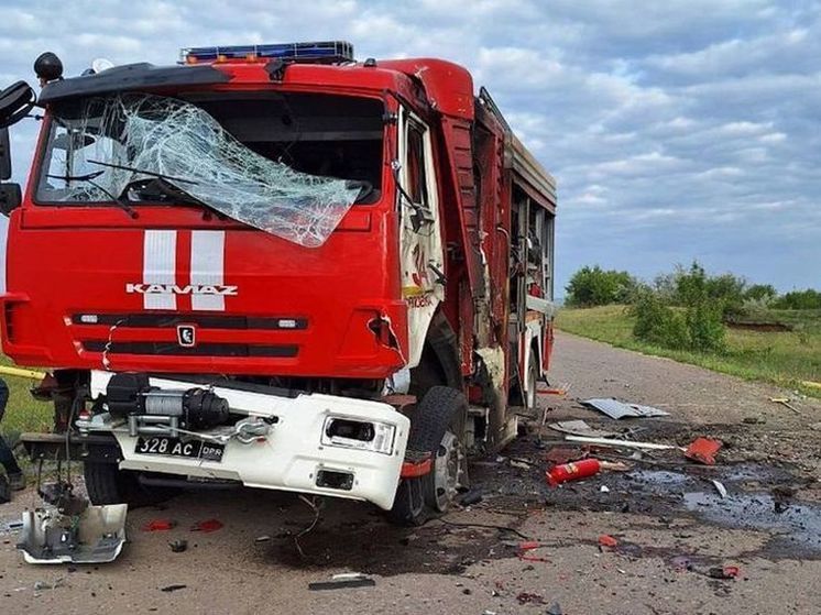 МЧС: четверо пожарных пострадали в ДНР из-за атаки беспилотника ВСУ