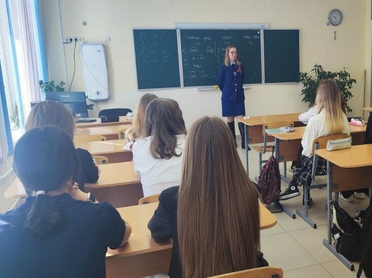 Школьникам Соснового Бора рассказали о профессии прокурора