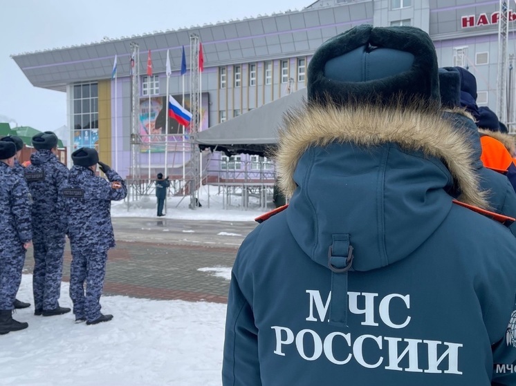 Церемония поднятия Государственного флага РФ состоялась в НАО