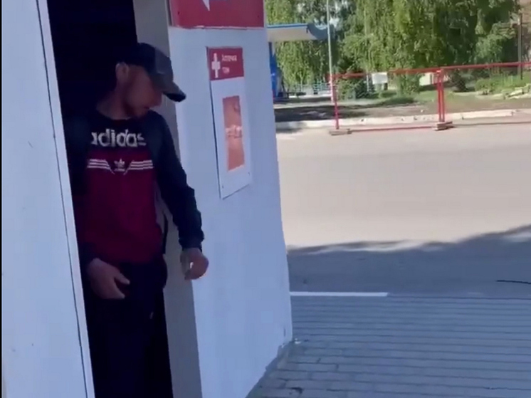 Полиция в Белгороде поймала справившего нужду в бетонном укрытии мужчину