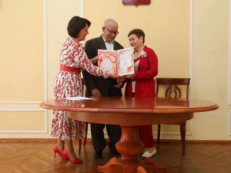 Жители Курска Анатолий и Раиса Степановы отметили 50-летие брака