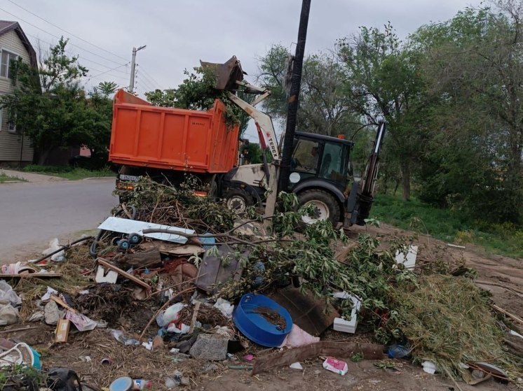 151 тонну мусора вывезли с астраханских улиц в выходные