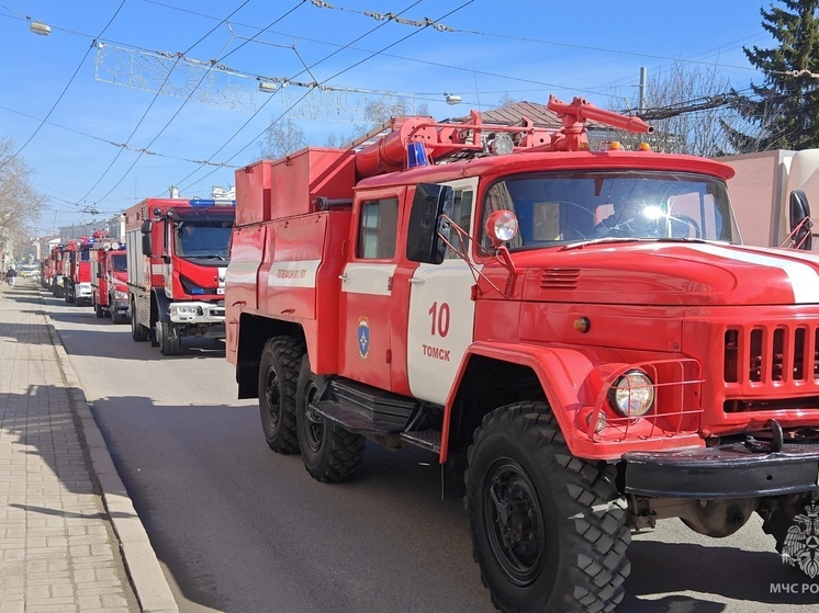 В томском МЧС объяснили скопление пожарных машин у "Стройпарка" на Пушкина