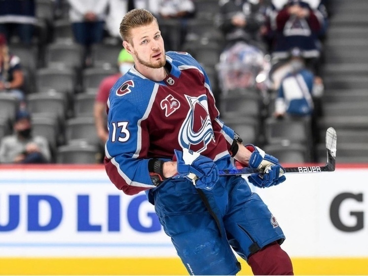 Российский нападающий Ничушкин из клуба НХЛ "Колорадо Эвеланш" попал в третий этап помощи игрокам.