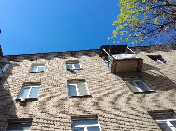 Тюменские специалисты будут ремонтировать крыши в жилых домах Краснодона