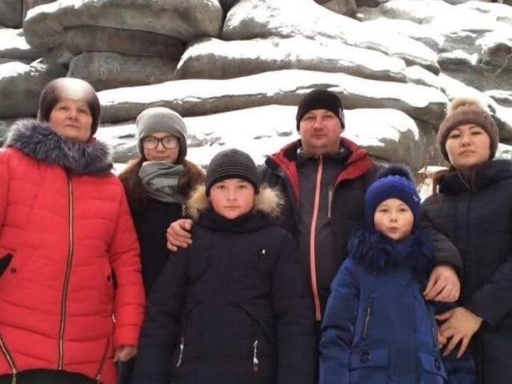 Семья Морозовых (мать Ирина и двое уже взрослых детей) переехала в 2017 году из Казахстана в Россию и все это время жила в Екатеринбурге