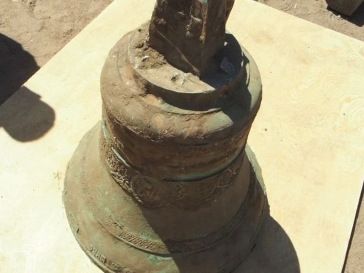 При сносе старых домов в Улан-Удэ нашли колокол с церковно-славянскими надписями