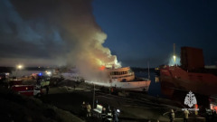 В Архангельске пожарные потушили пожар на теплоходе: видео