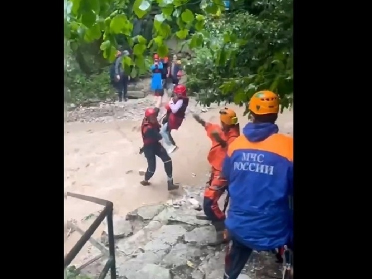 В Сочи эвакуировали туристов с ребенком из Агурского ущелья