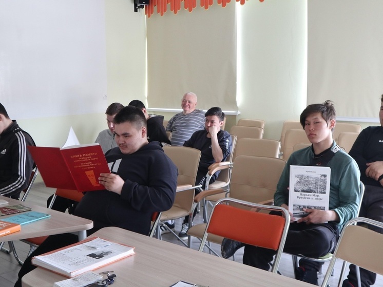 Студентам из НАО рассказали о подвигах животных