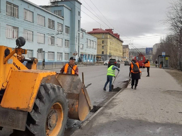 Уборка улиц и зеленых зон: Мурманск приводят в порядок с наступлением теплой погоды