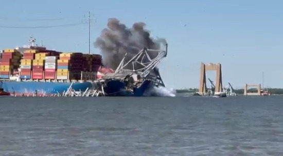 В США взорвали остатки рухнувшего моста в порту Балтимора: видео