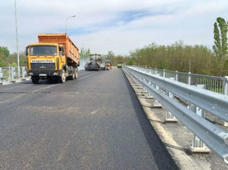 В Старооскольском округе ремонтируют путепровод над Магистралью 1-1