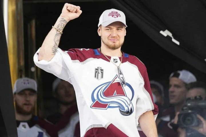 Что происходит в Америке с 29-летним российским хоккеистом? Валера — верим!